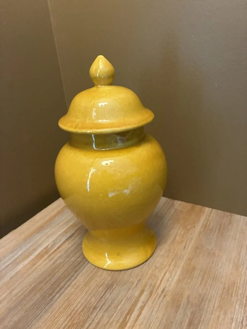 Haeger Pottery, 2 Ginger Jars, 6-inches, Mustard, Ecru, stamped, crack, Urn,vase